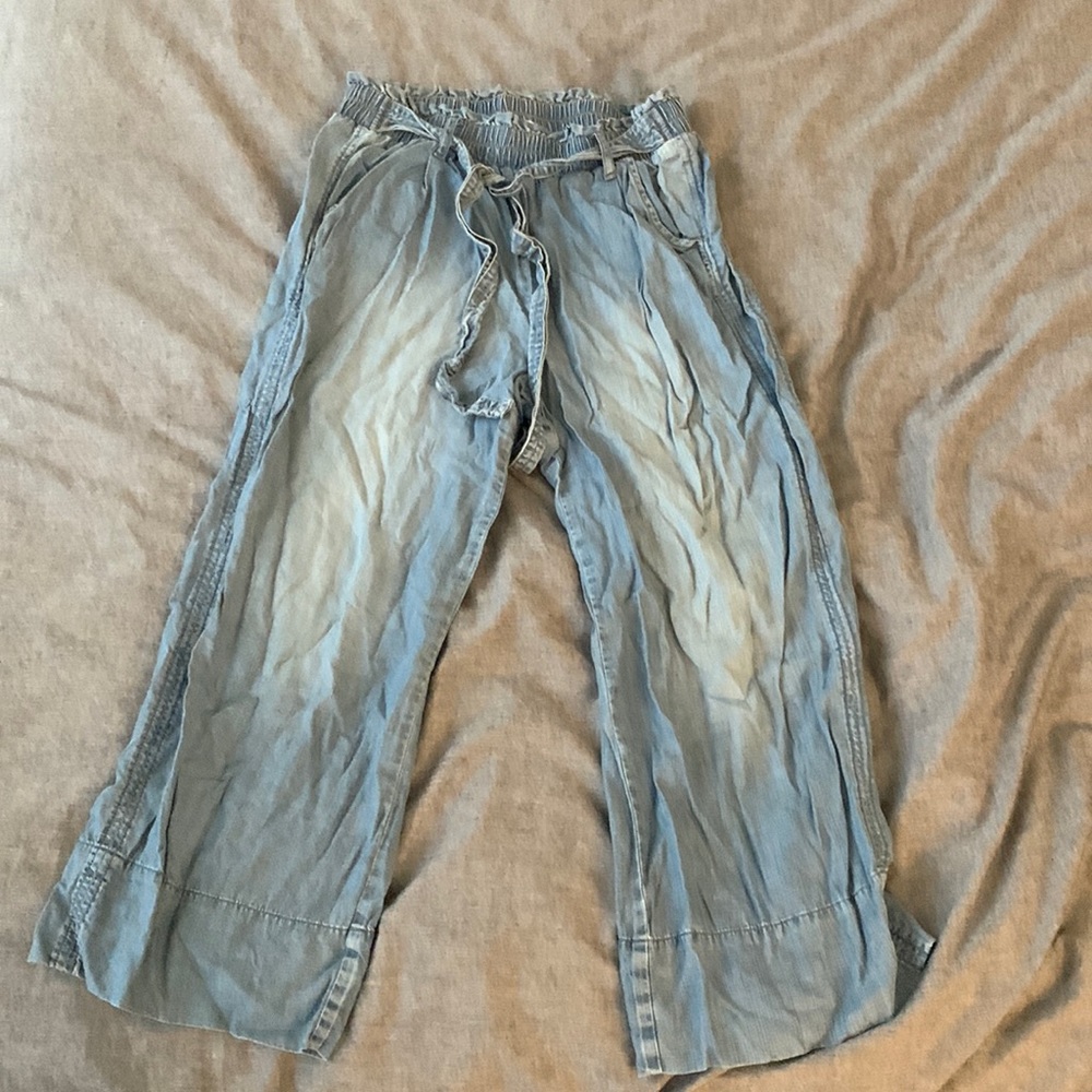 High rise, cropped, gaucho jeans. Knox Rose size Medium.